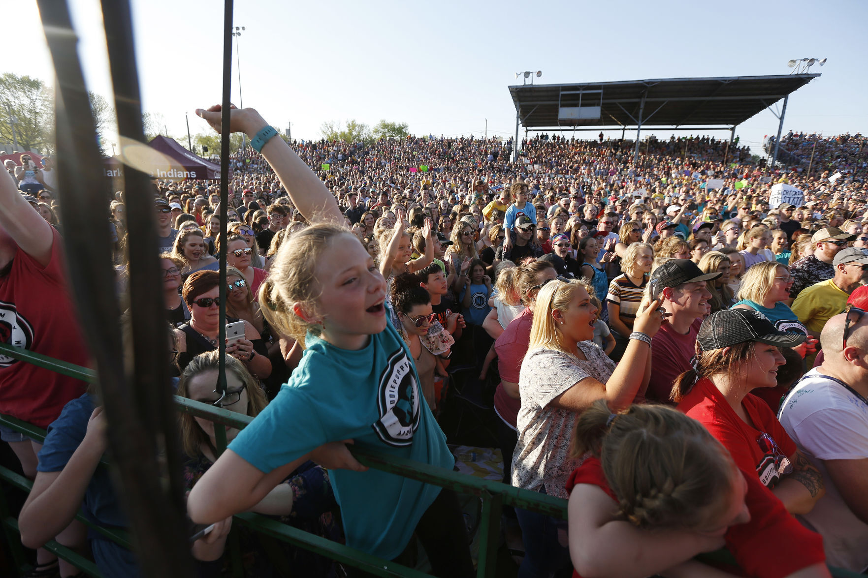 051518mp-Maddie-Poppe-concert-18